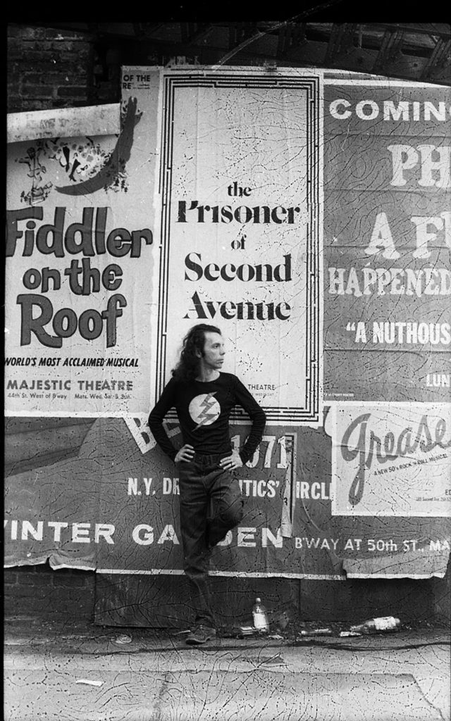 Hélio Oiticica in front of a poster for the play Prisoner of Second Avenue, in Midtown Manhattan, 1972. © César and Claudio Oiticica