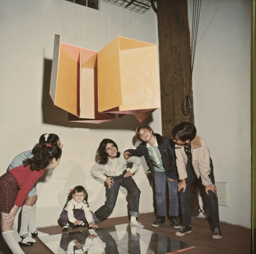 Hélio Oiticica, “NC6 Medium Nucleus 3 (NC6 Núcleo médio 3,” 1961–63) at Galeria G-4, Rio de Janeiro, 1966. Photo by Alexandre Baratta (c) César and Claudio Oiticica